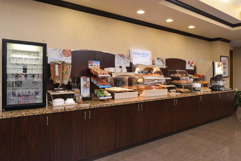 Holiday Inn Express & Suites Fairmont By Ihg Zewnętrze zdjęcie