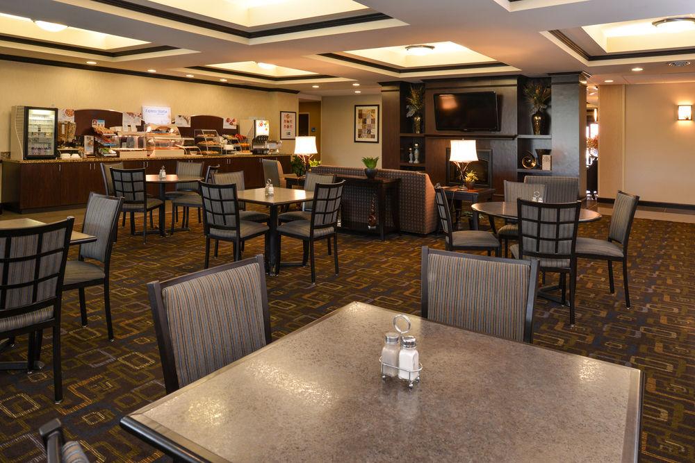Holiday Inn Express & Suites Fairmont By Ihg Zewnętrze zdjęcie