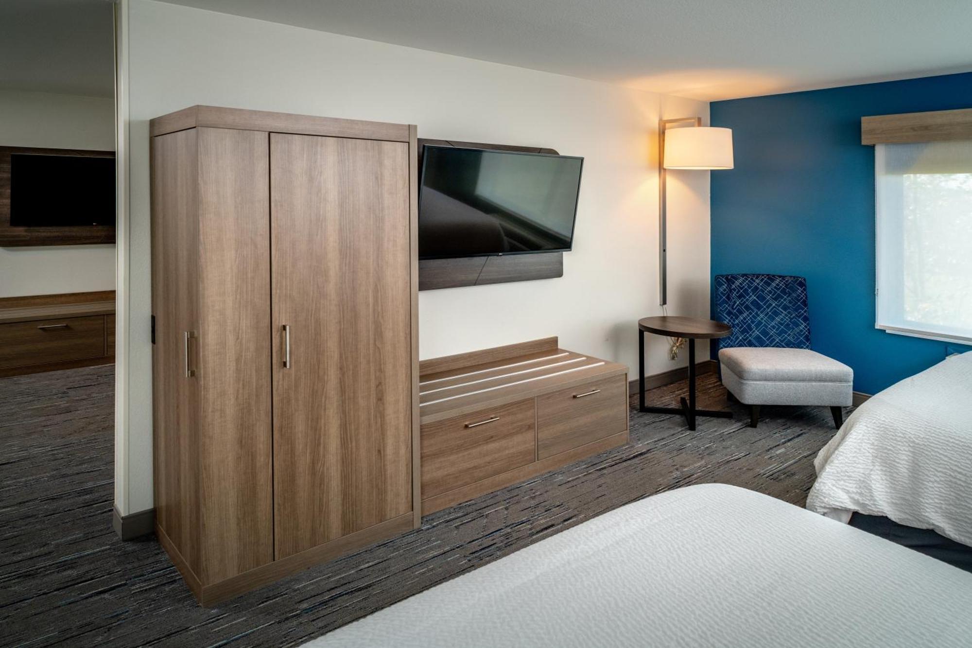 Holiday Inn Express & Suites Fairmont By Ihg Zewnętrze zdjęcie