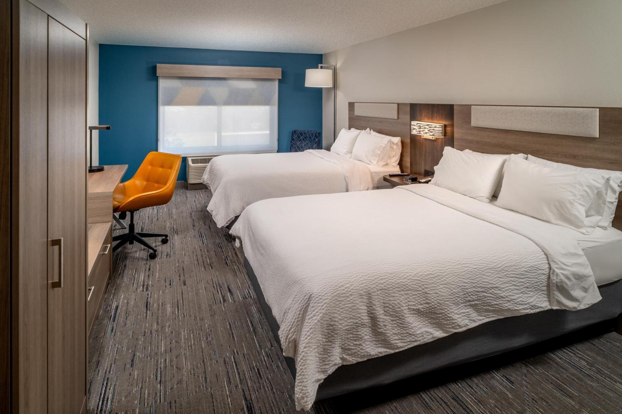 Holiday Inn Express & Suites Fairmont By Ihg Zewnętrze zdjęcie