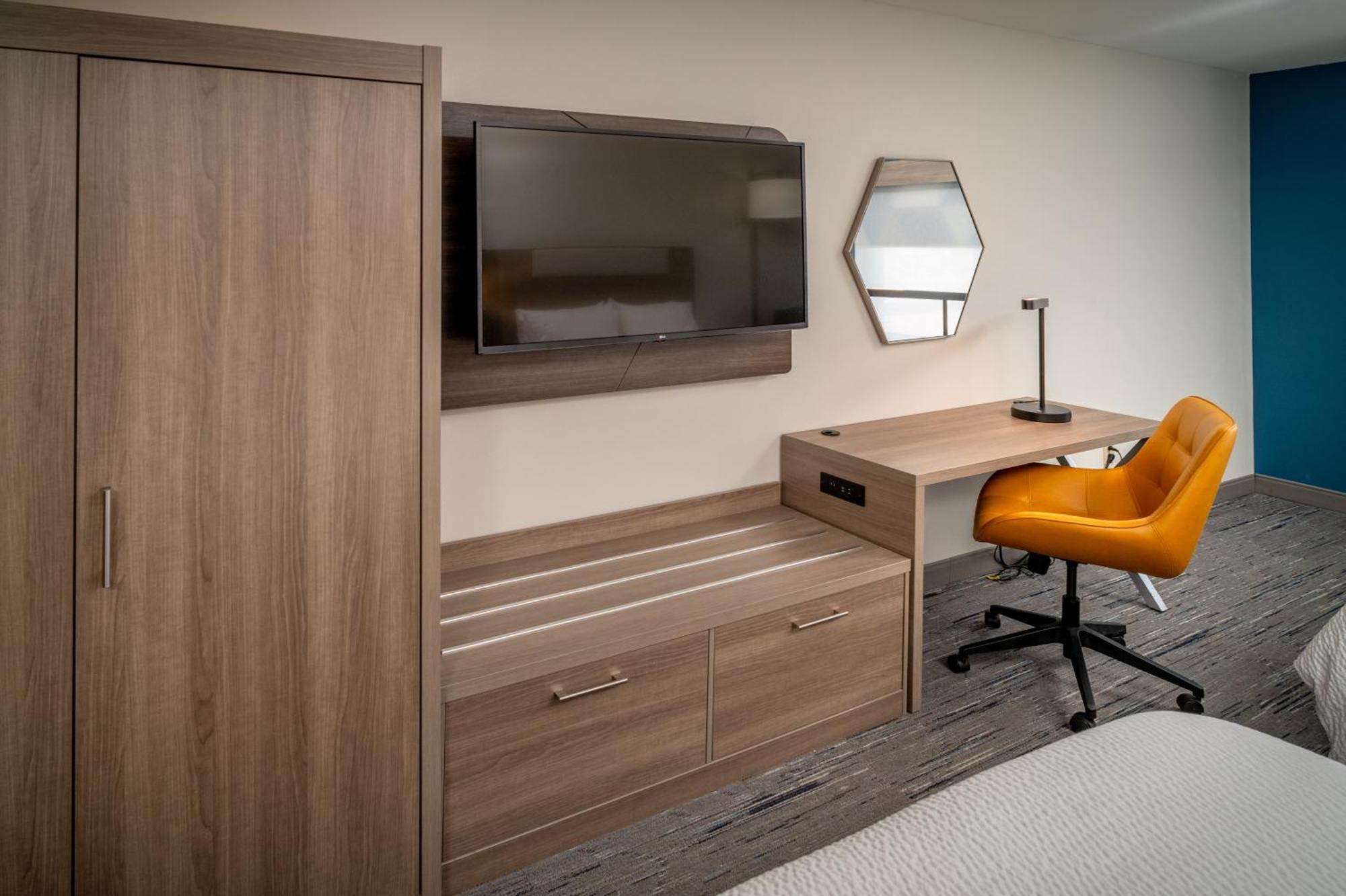 Holiday Inn Express & Suites Fairmont By Ihg Zewnętrze zdjęcie