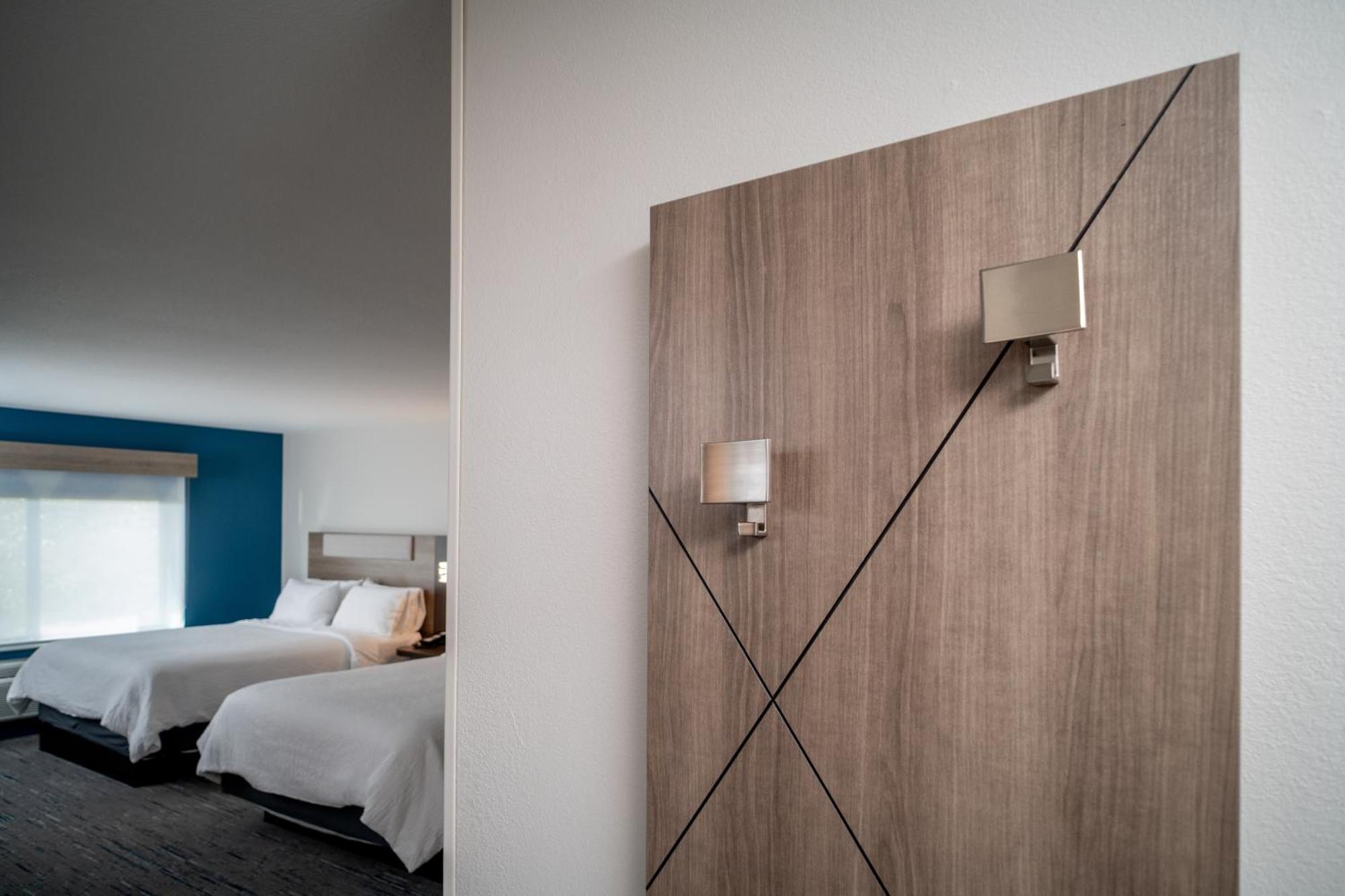 Holiday Inn Express & Suites Fairmont By Ihg Zewnętrze zdjęcie