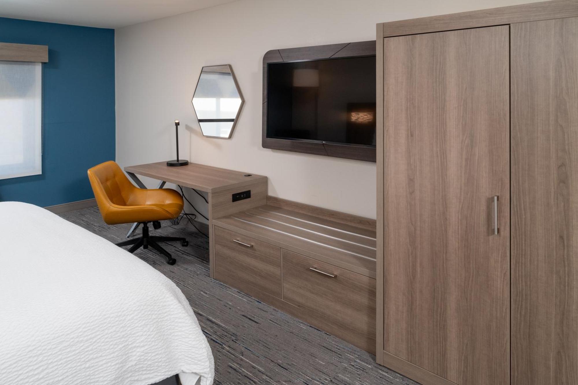 Holiday Inn Express & Suites Fairmont By Ihg Zewnętrze zdjęcie