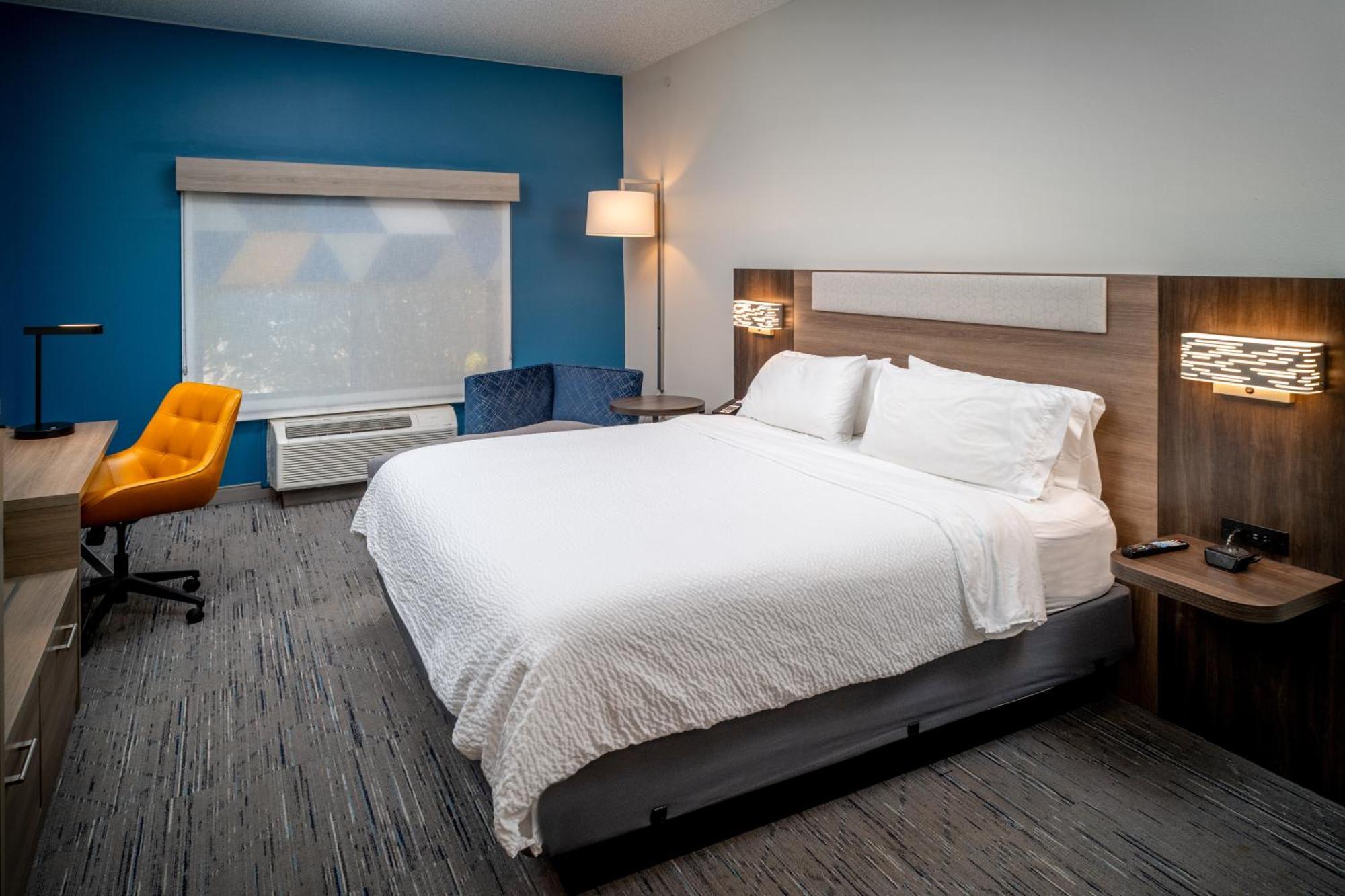 Holiday Inn Express & Suites Fairmont By Ihg Zewnętrze zdjęcie