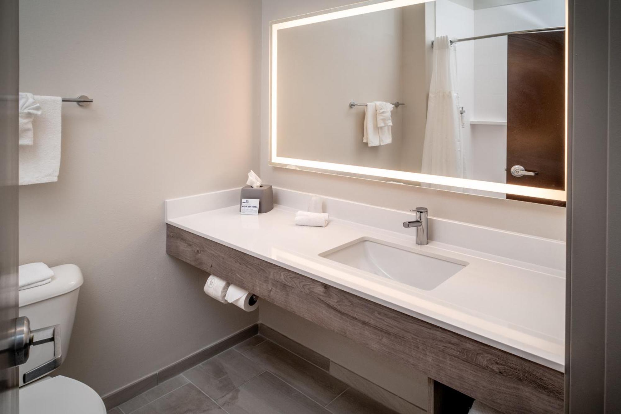 Holiday Inn Express & Suites Fairmont By Ihg Zewnętrze zdjęcie