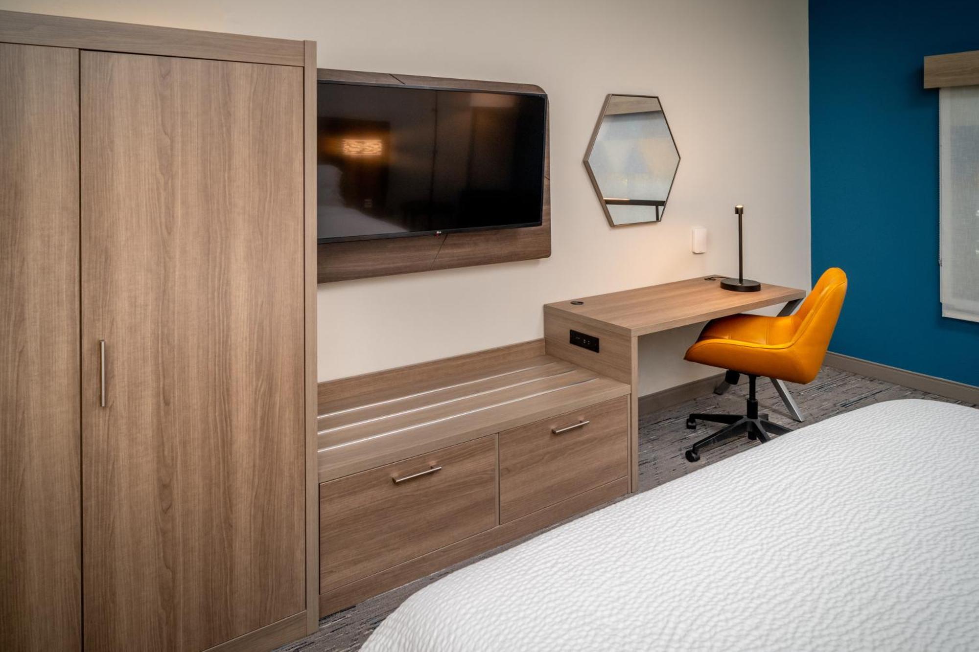 Holiday Inn Express & Suites Fairmont By Ihg Zewnętrze zdjęcie