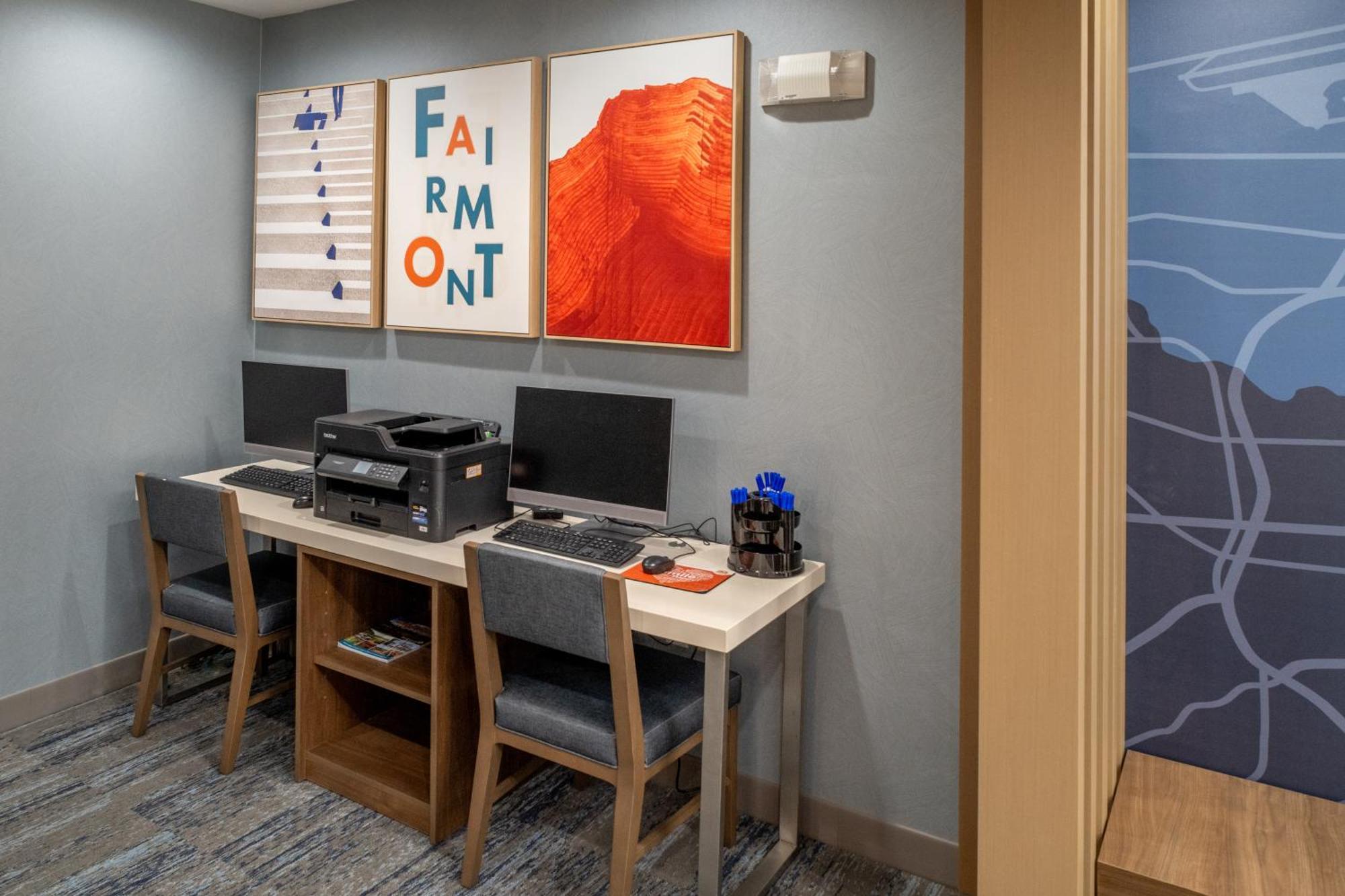Holiday Inn Express & Suites Fairmont By Ihg Zewnętrze zdjęcie