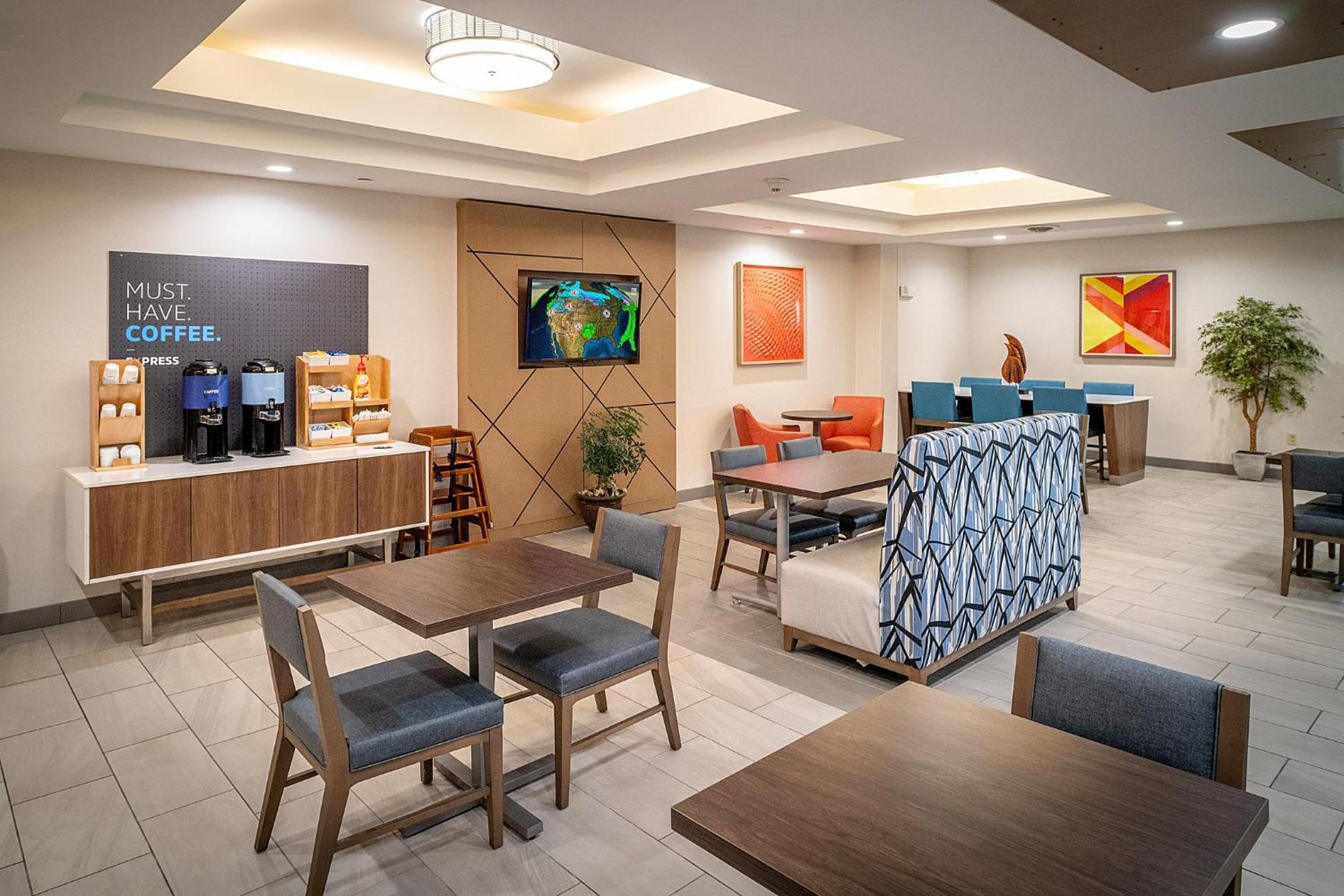 Holiday Inn Express & Suites Fairmont By Ihg Zewnętrze zdjęcie