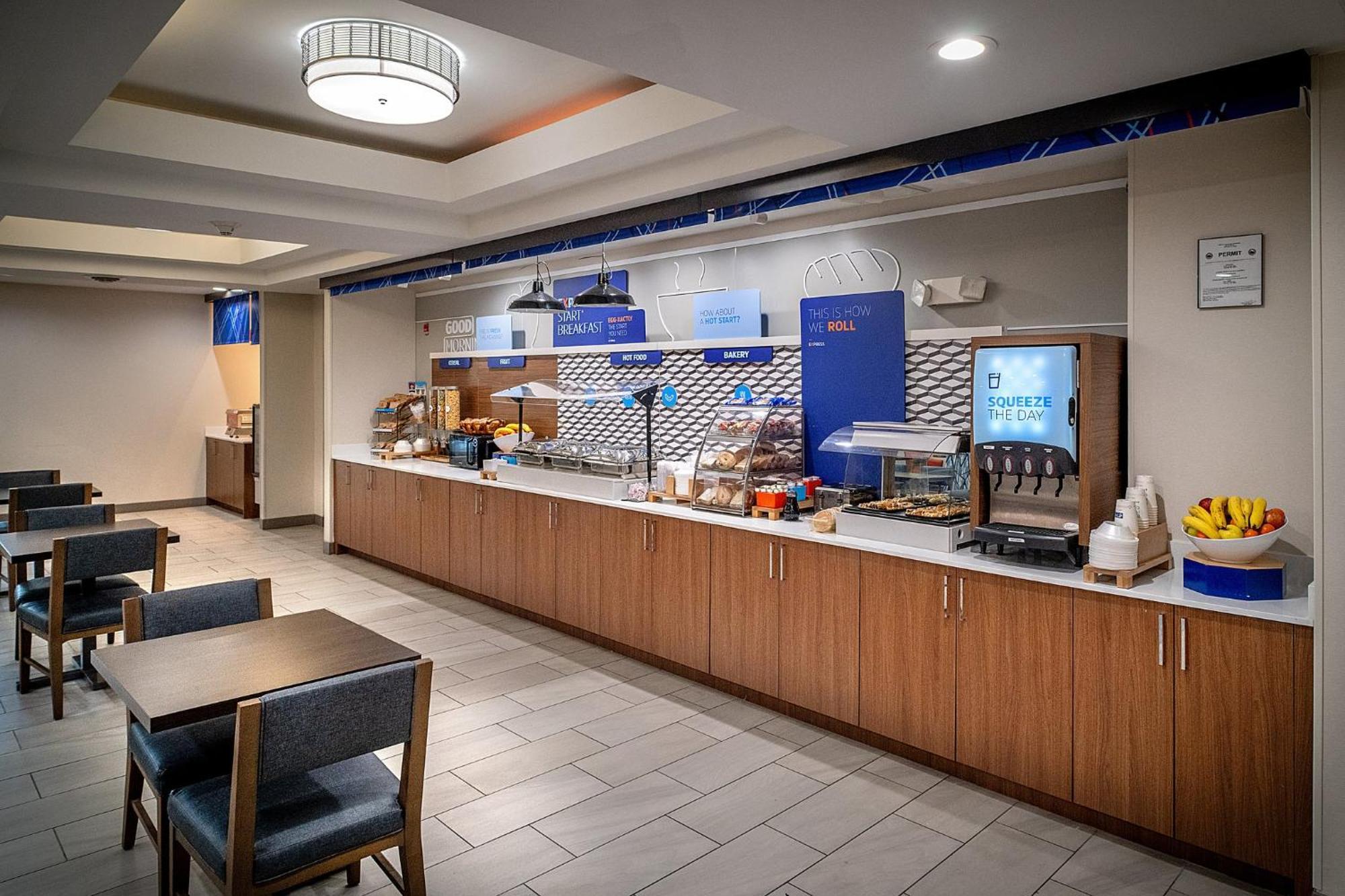 Holiday Inn Express & Suites Fairmont By Ihg Zewnętrze zdjęcie