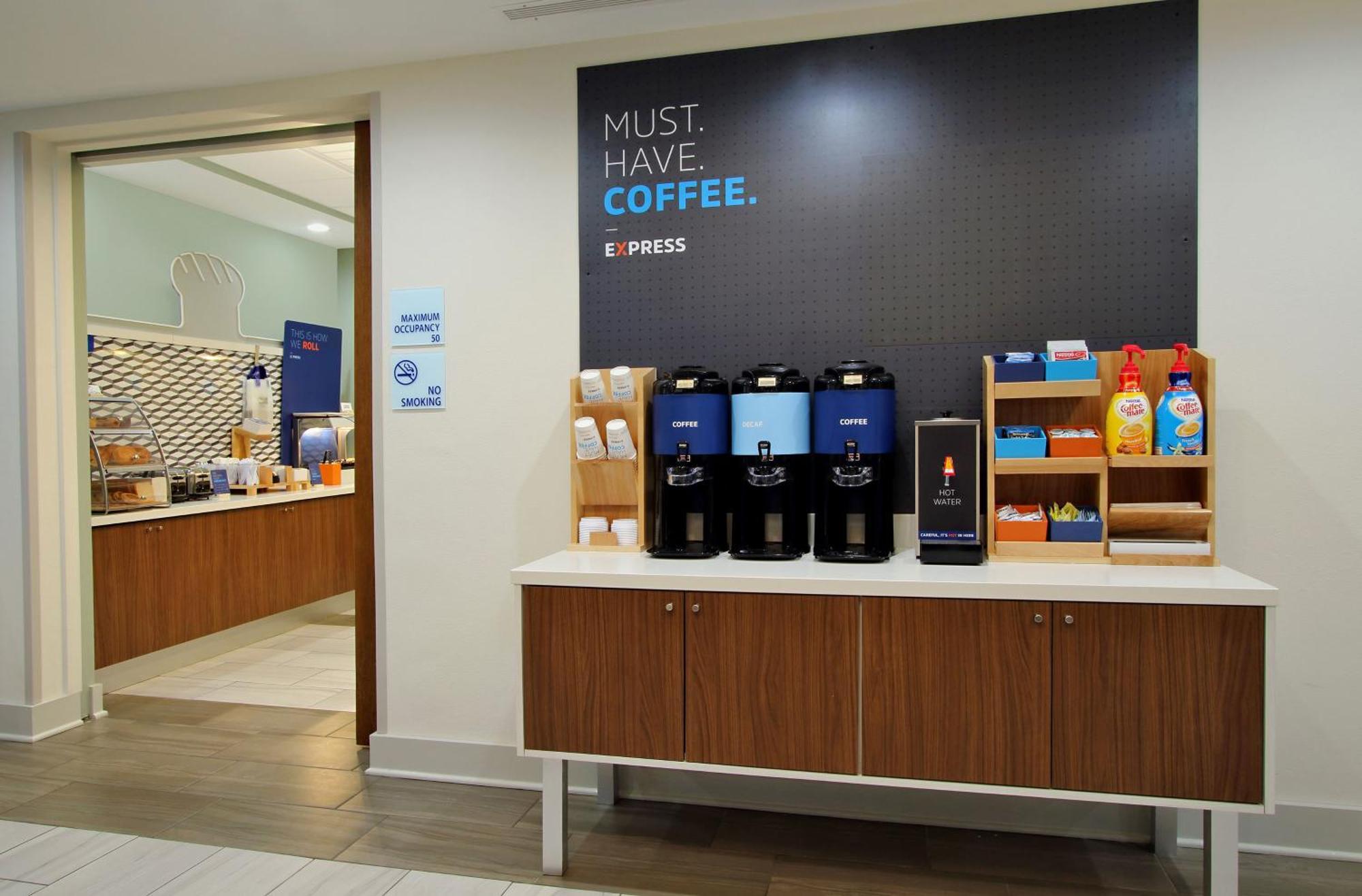 Holiday Inn Express & Suites Fairmont By Ihg Zewnętrze zdjęcie