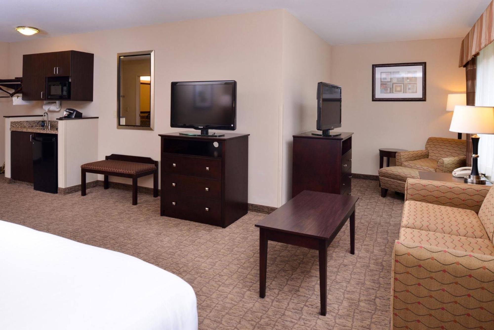 Holiday Inn Express & Suites Fairmont By Ihg Zewnętrze zdjęcie