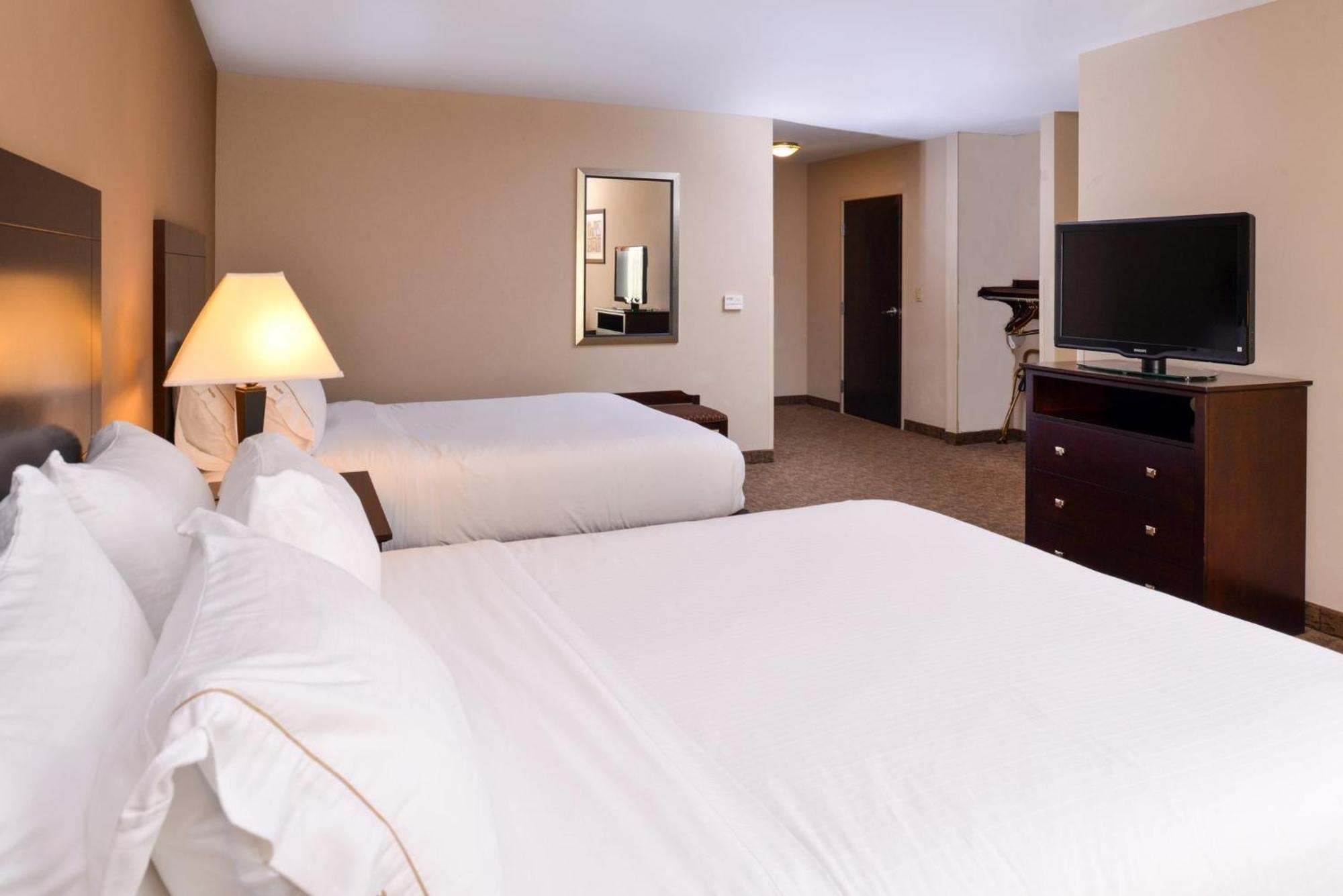 Holiday Inn Express & Suites Fairmont By Ihg Zewnętrze zdjęcie