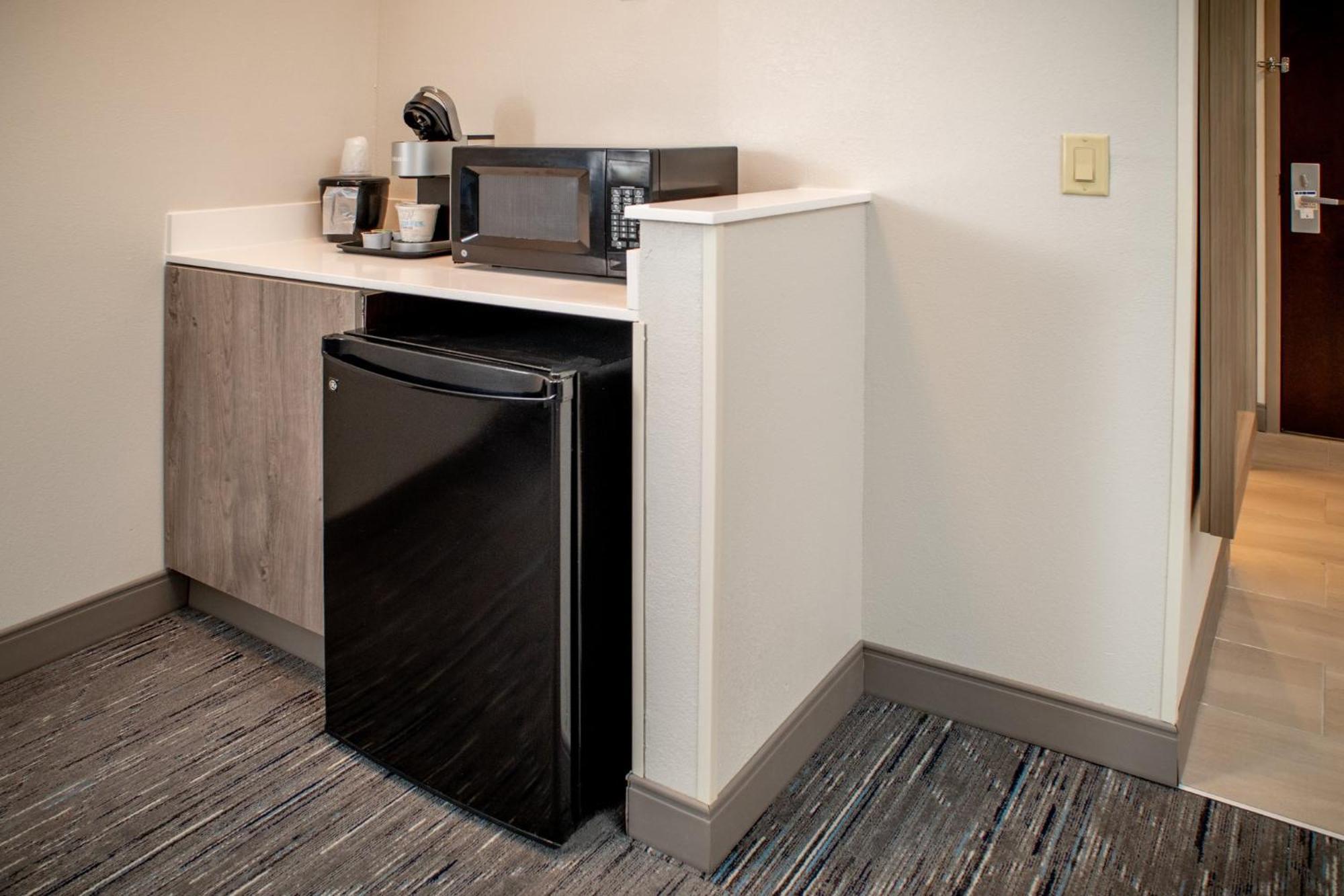Holiday Inn Express & Suites Fairmont By Ihg Zewnętrze zdjęcie