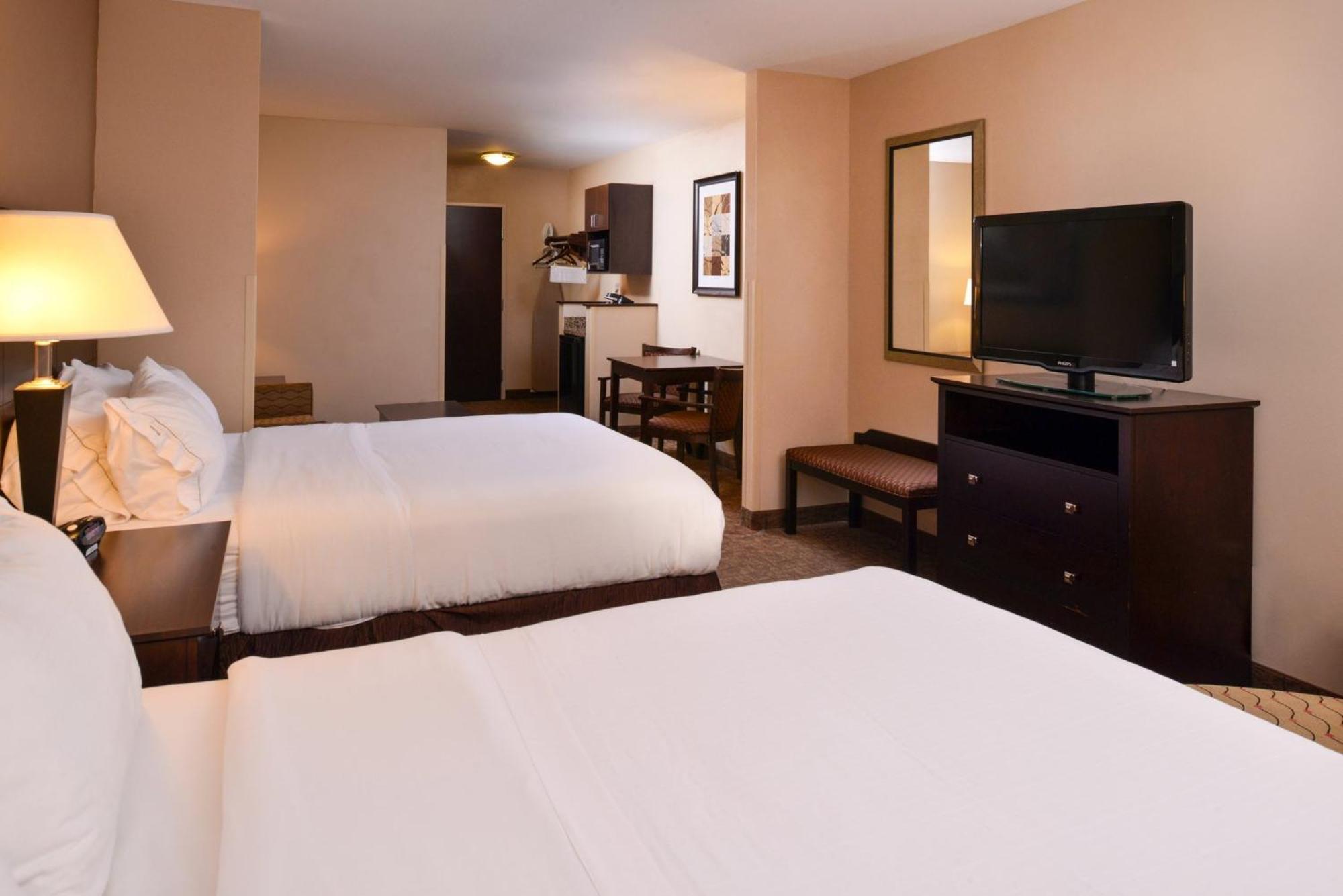 Holiday Inn Express & Suites Fairmont By Ihg Zewnętrze zdjęcie