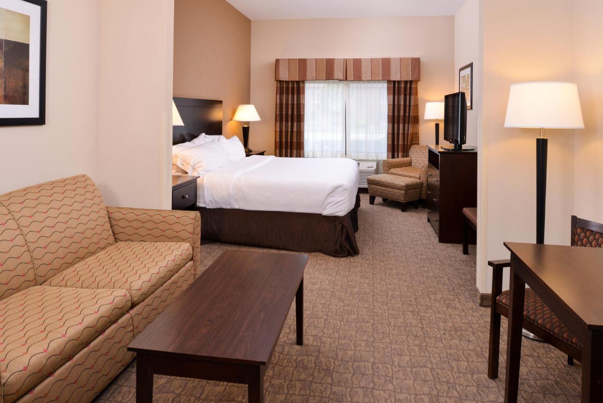 Holiday Inn Express & Suites Fairmont By Ihg Zewnętrze zdjęcie