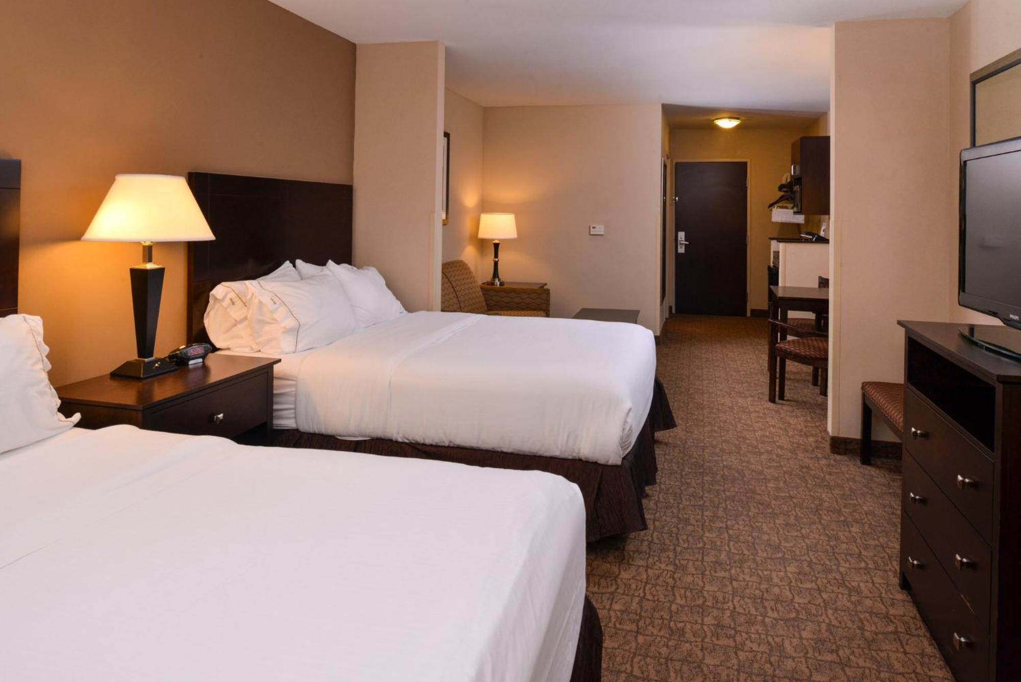 Holiday Inn Express & Suites Fairmont By Ihg Zewnętrze zdjęcie
