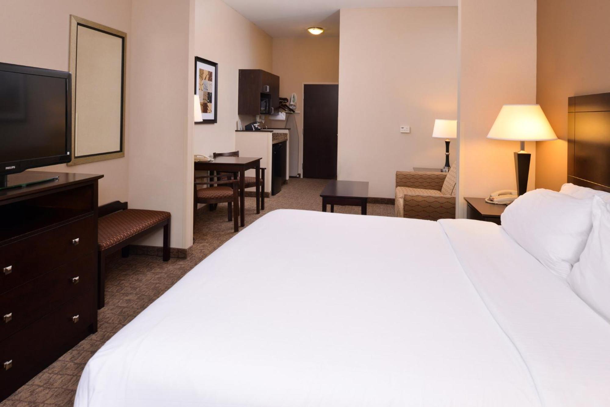 Holiday Inn Express & Suites Fairmont By Ihg Zewnętrze zdjęcie