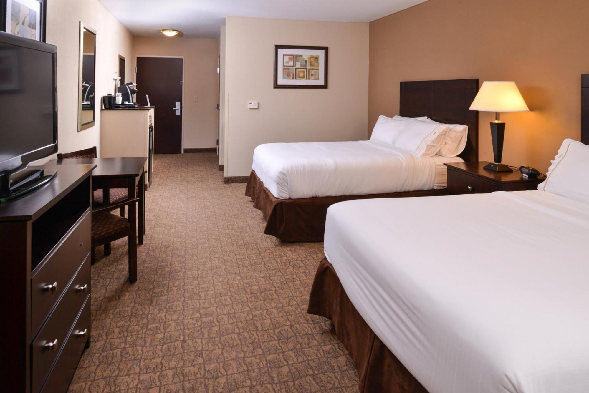 Holiday Inn Express & Suites Fairmont By Ihg Zewnętrze zdjęcie