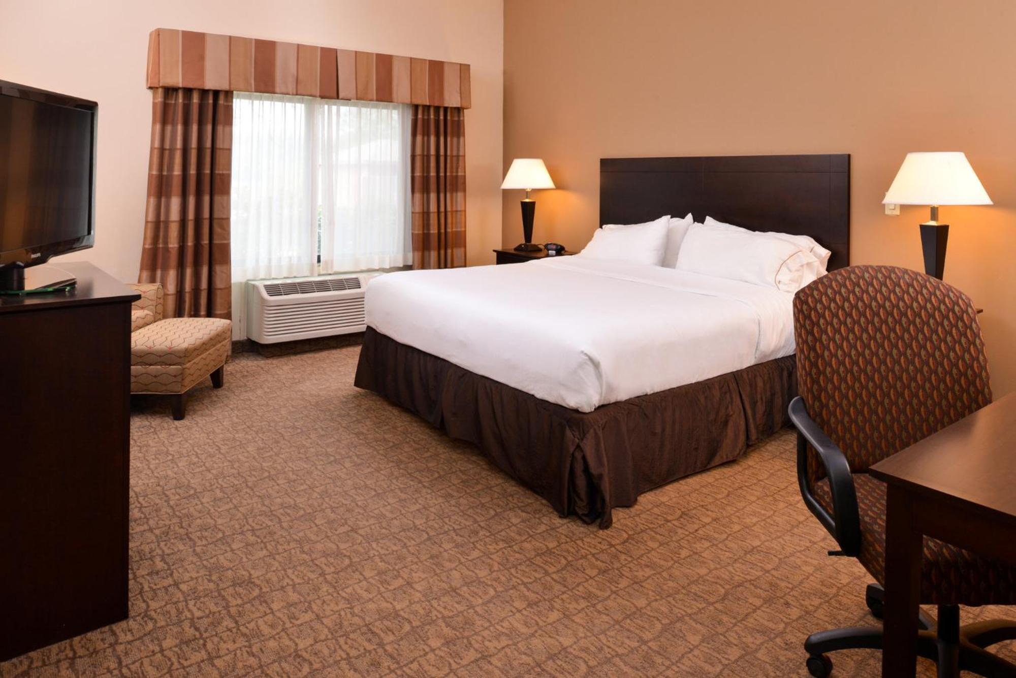 Holiday Inn Express & Suites Fairmont By Ihg Zewnętrze zdjęcie