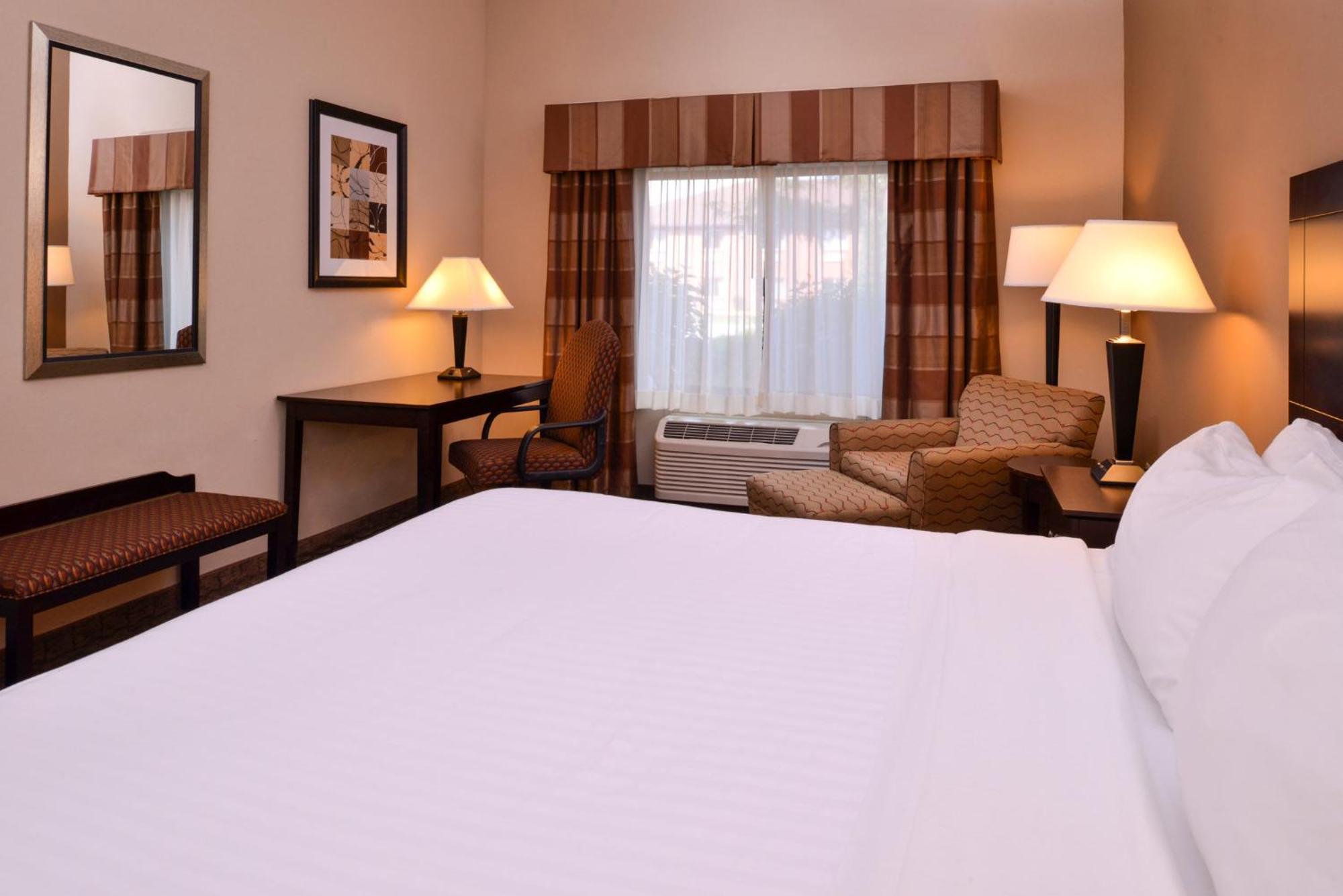 Holiday Inn Express & Suites Fairmont By Ihg Zewnętrze zdjęcie