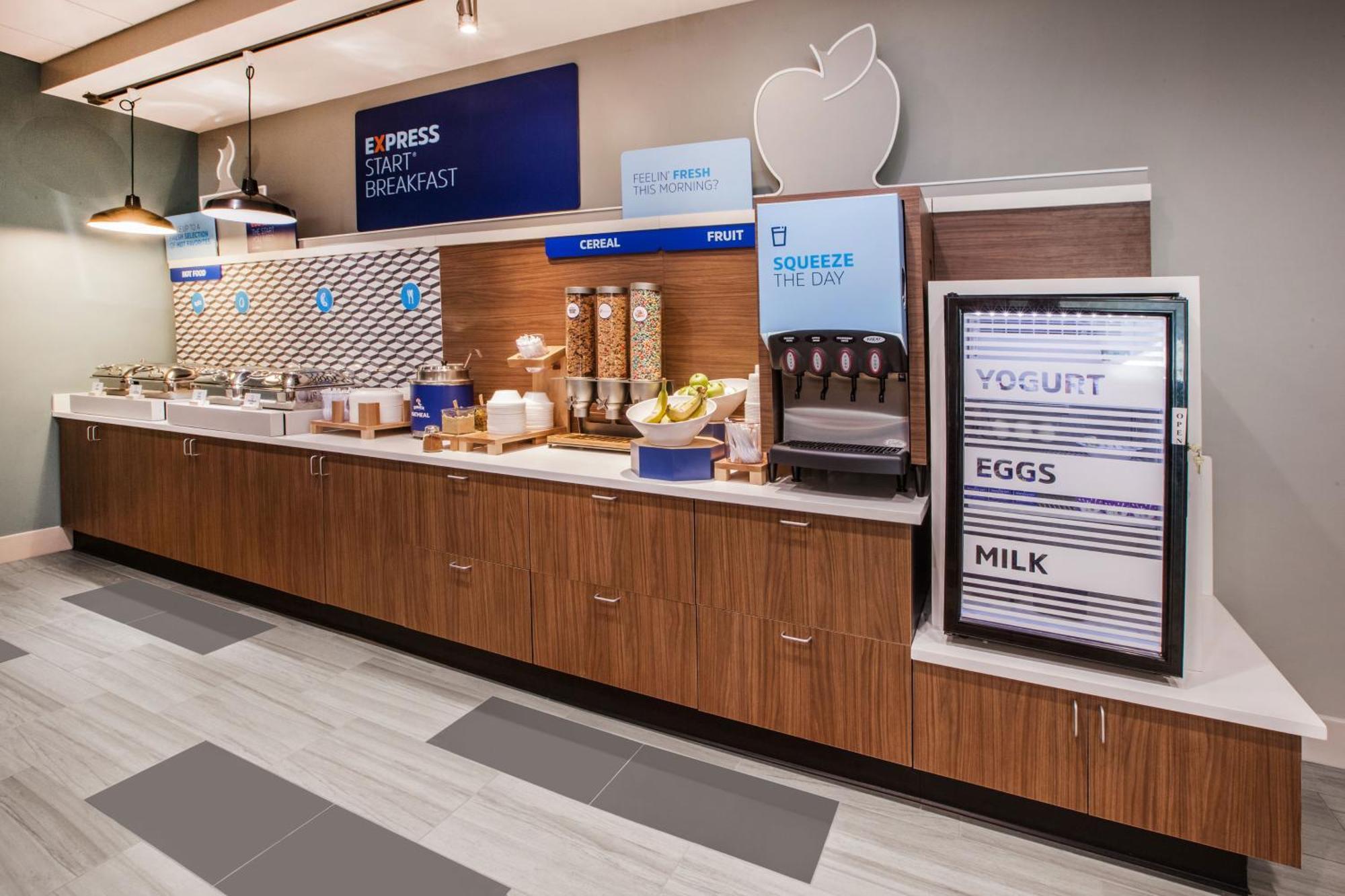 Holiday Inn Express & Suites Fairmont By Ihg Zewnętrze zdjęcie