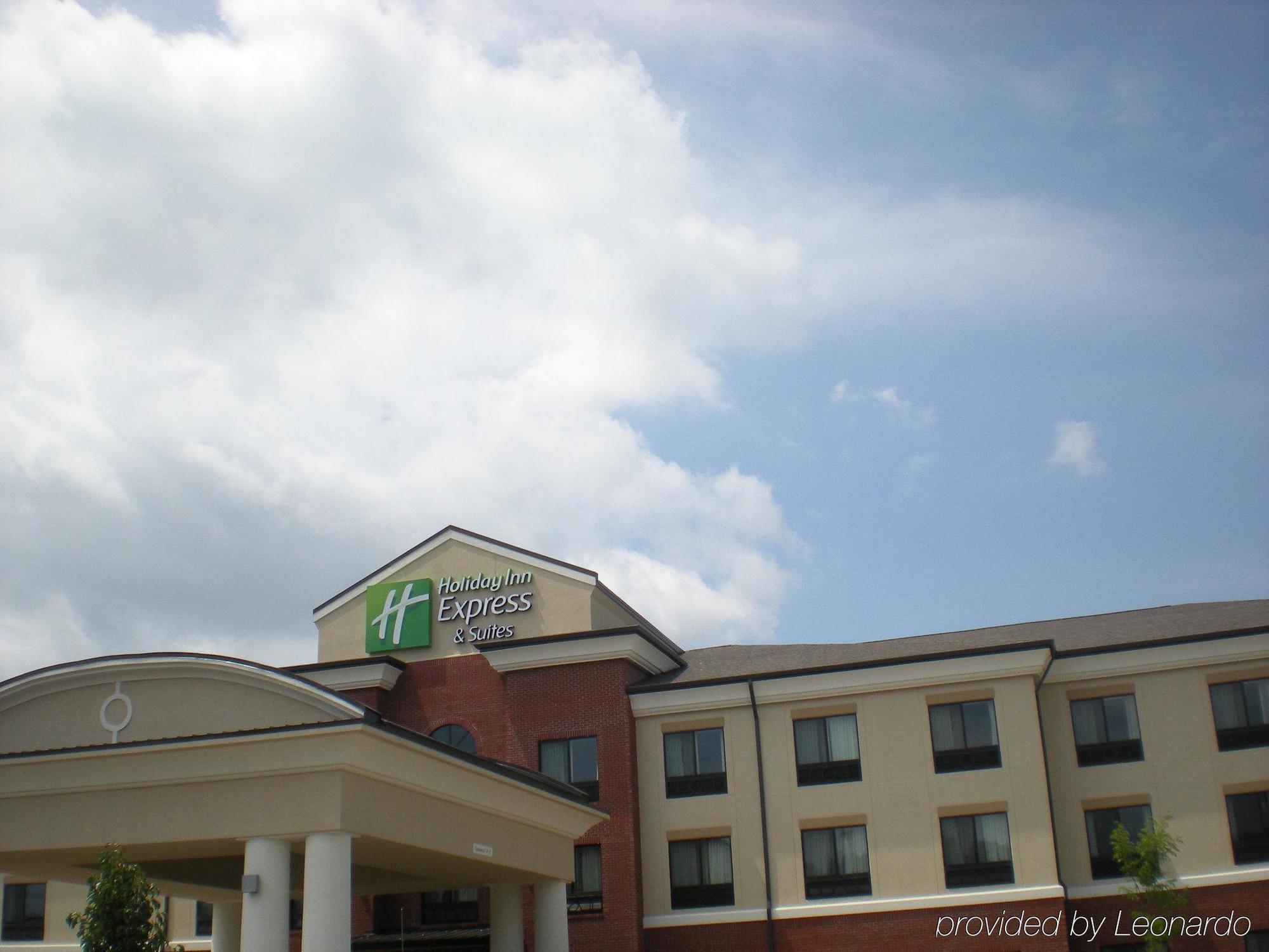 Holiday Inn Express & Suites Fairmont By Ihg Zewnętrze zdjęcie
