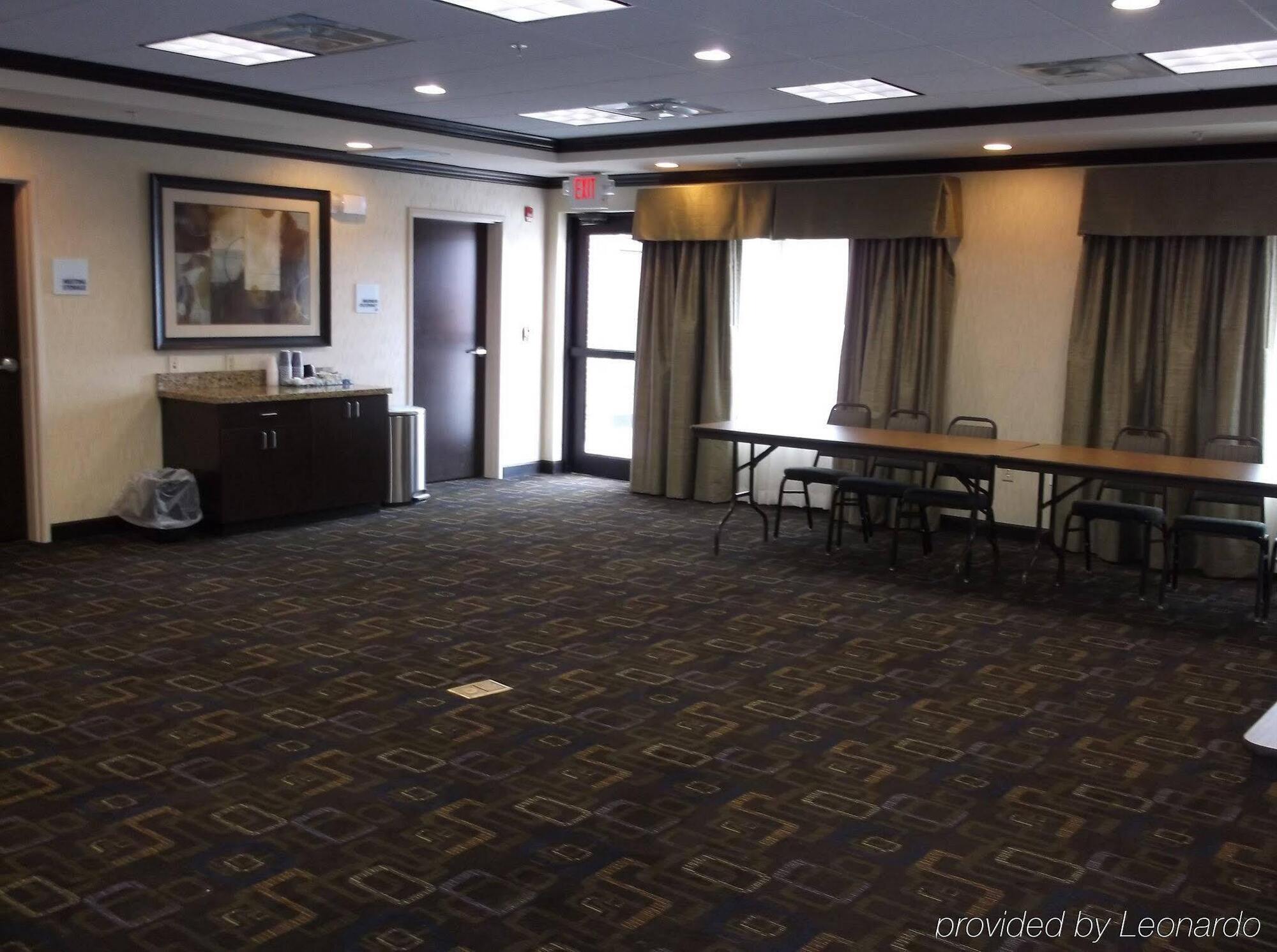 Holiday Inn Express & Suites Fairmont By Ihg Zewnętrze zdjęcie
