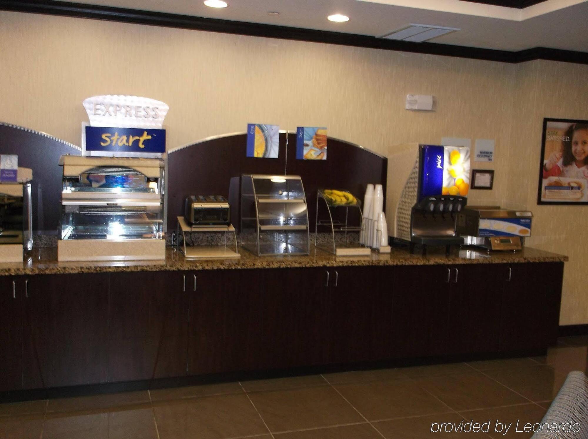 Holiday Inn Express & Suites Fairmont By Ihg Zewnętrze zdjęcie