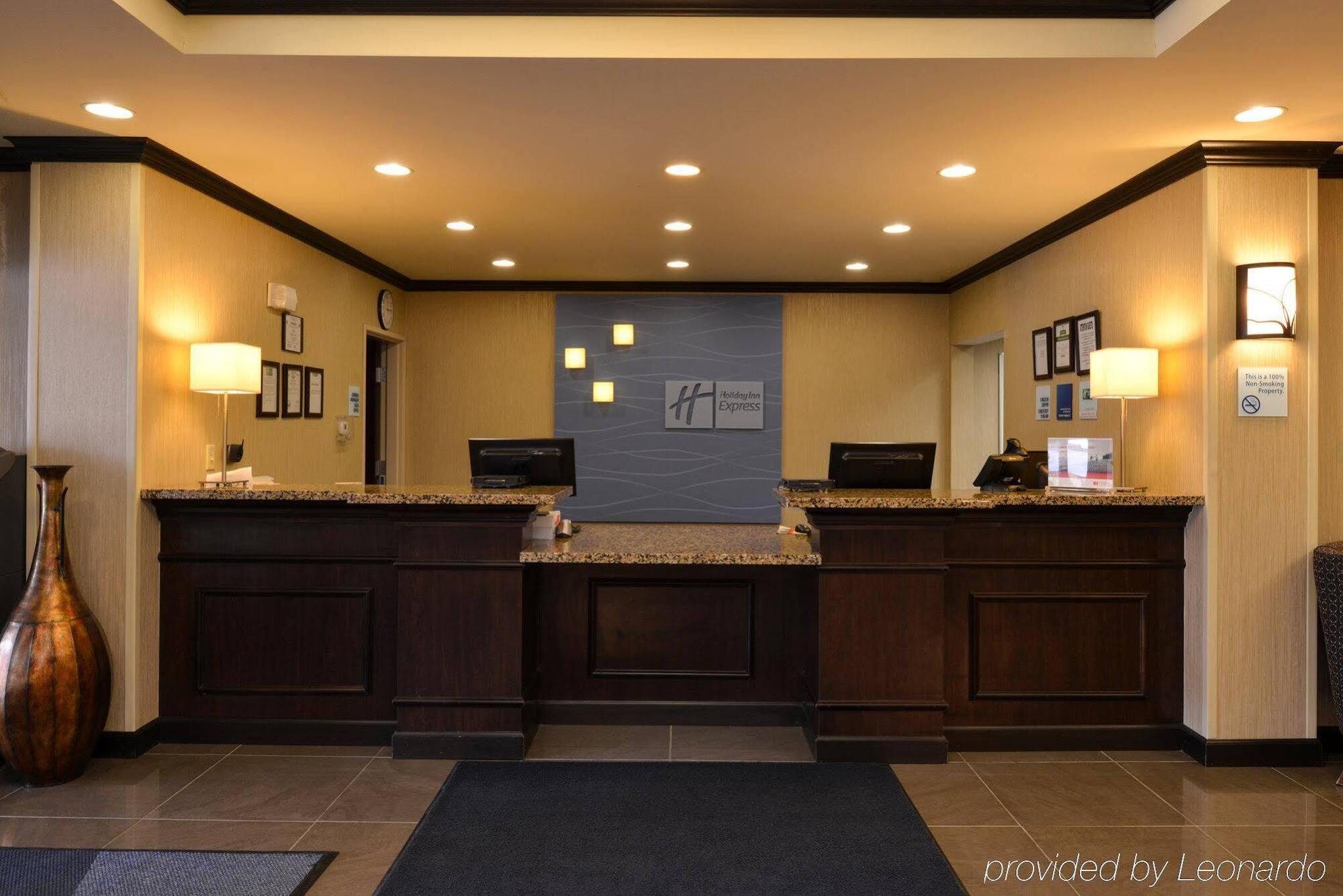 Holiday Inn Express & Suites Fairmont By Ihg Zewnętrze zdjęcie